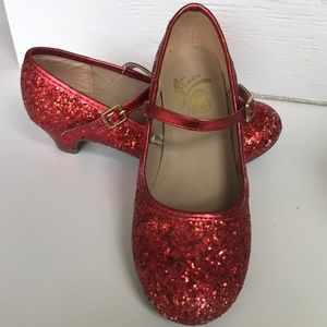 Girls' ruby red slippers!